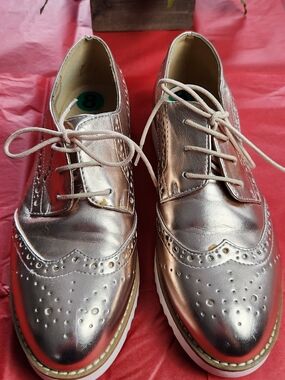 Metallic Rosegold Women's Oxfords - Stylish Lace-Up Dress Shoes